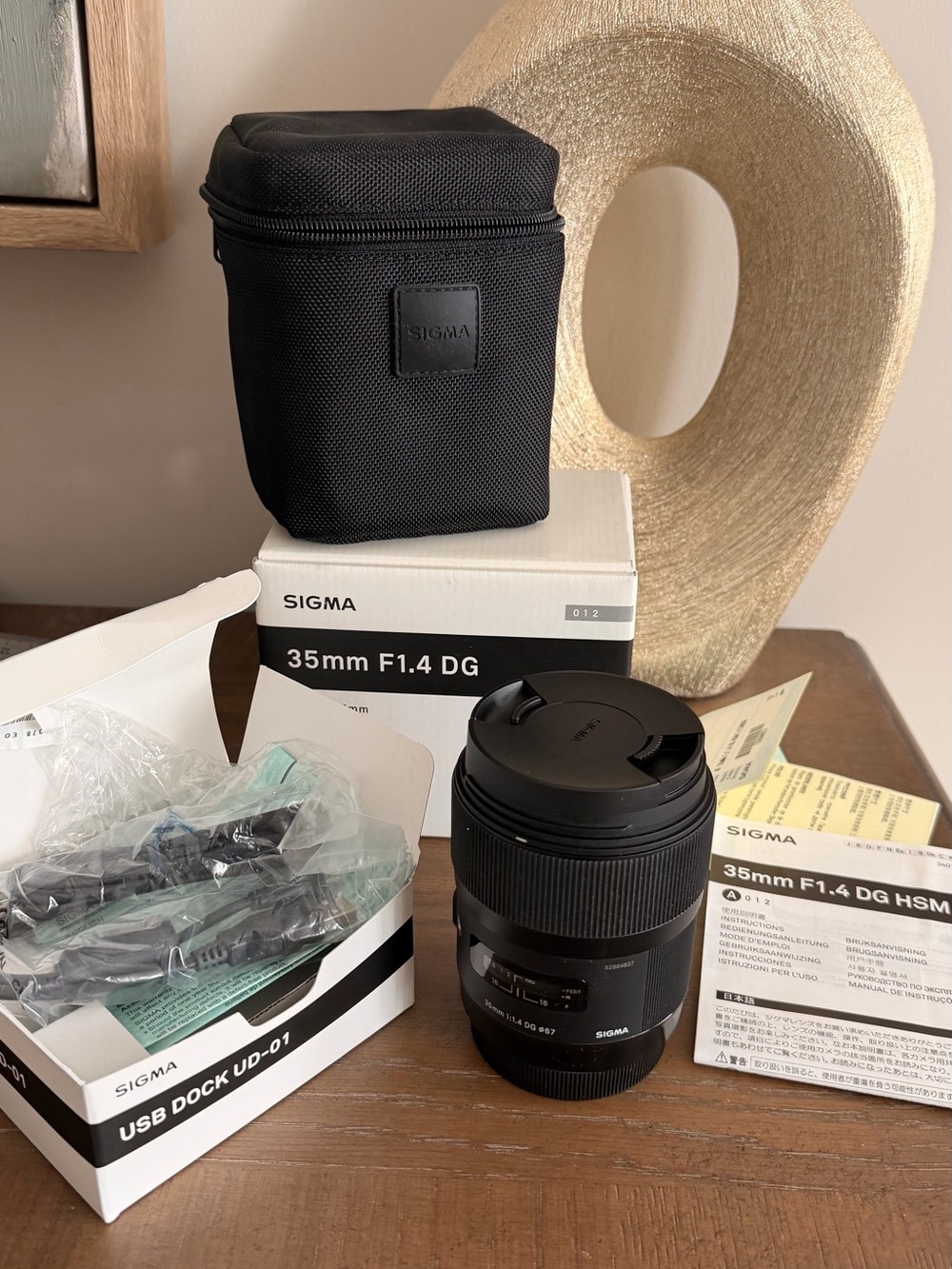 Sigma Beauty 35mm f/1.4 DG Lens in Black with Black Case